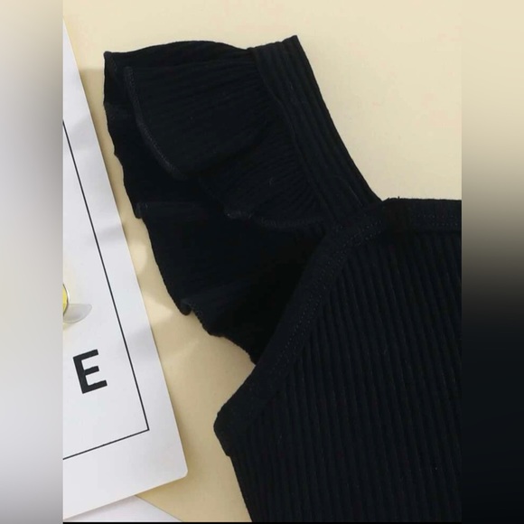 Girls Ruffle Trim Top With Polka Dot Belted Shorts size 12/14 - Picture 2 of 5